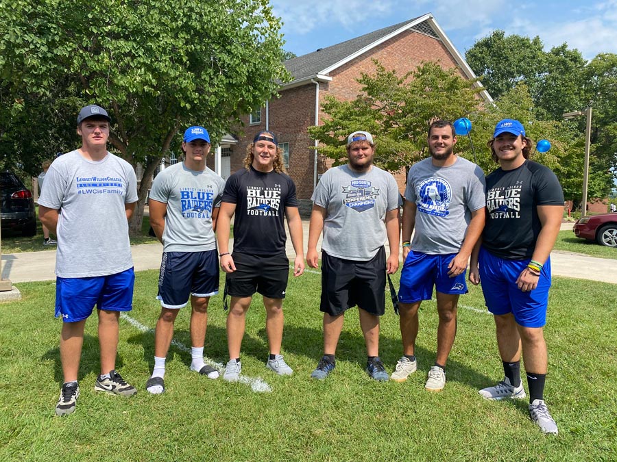 Fall 22 LWC blueraider football members assist on Move-in Day 