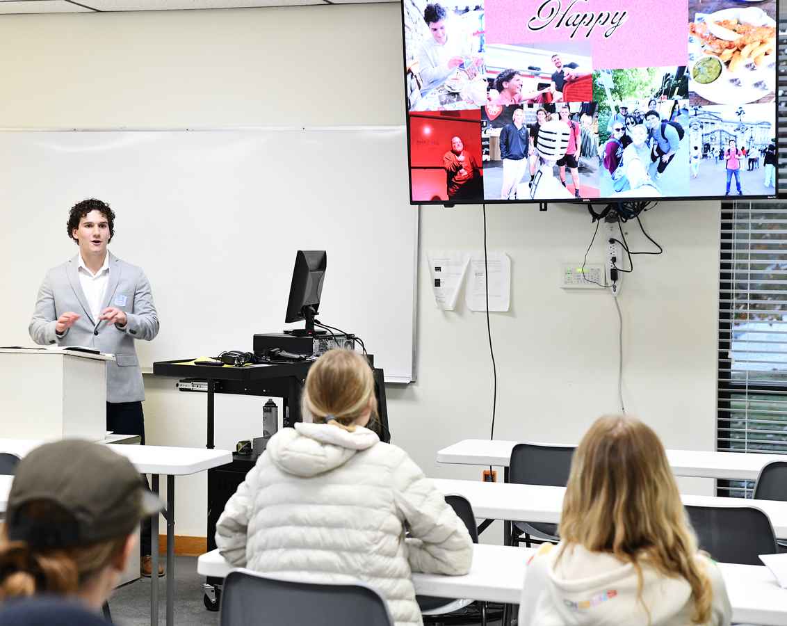 Lindsey Wilson University Students Explore Study-Abroad Opportunities in England