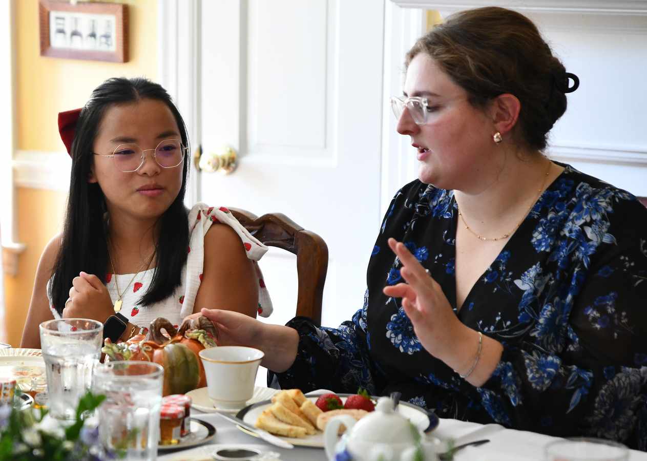 RV Bennett Honors Tea